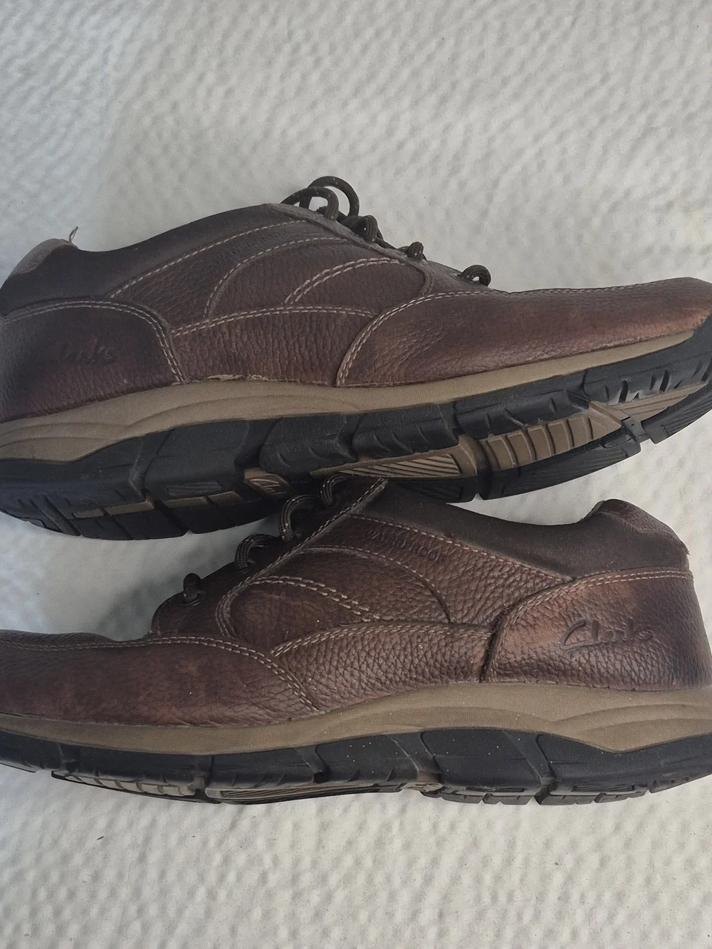 Clarks Mens Brown Leather Waterproof Sneaker Lace-Up Rubber Outsole Casual